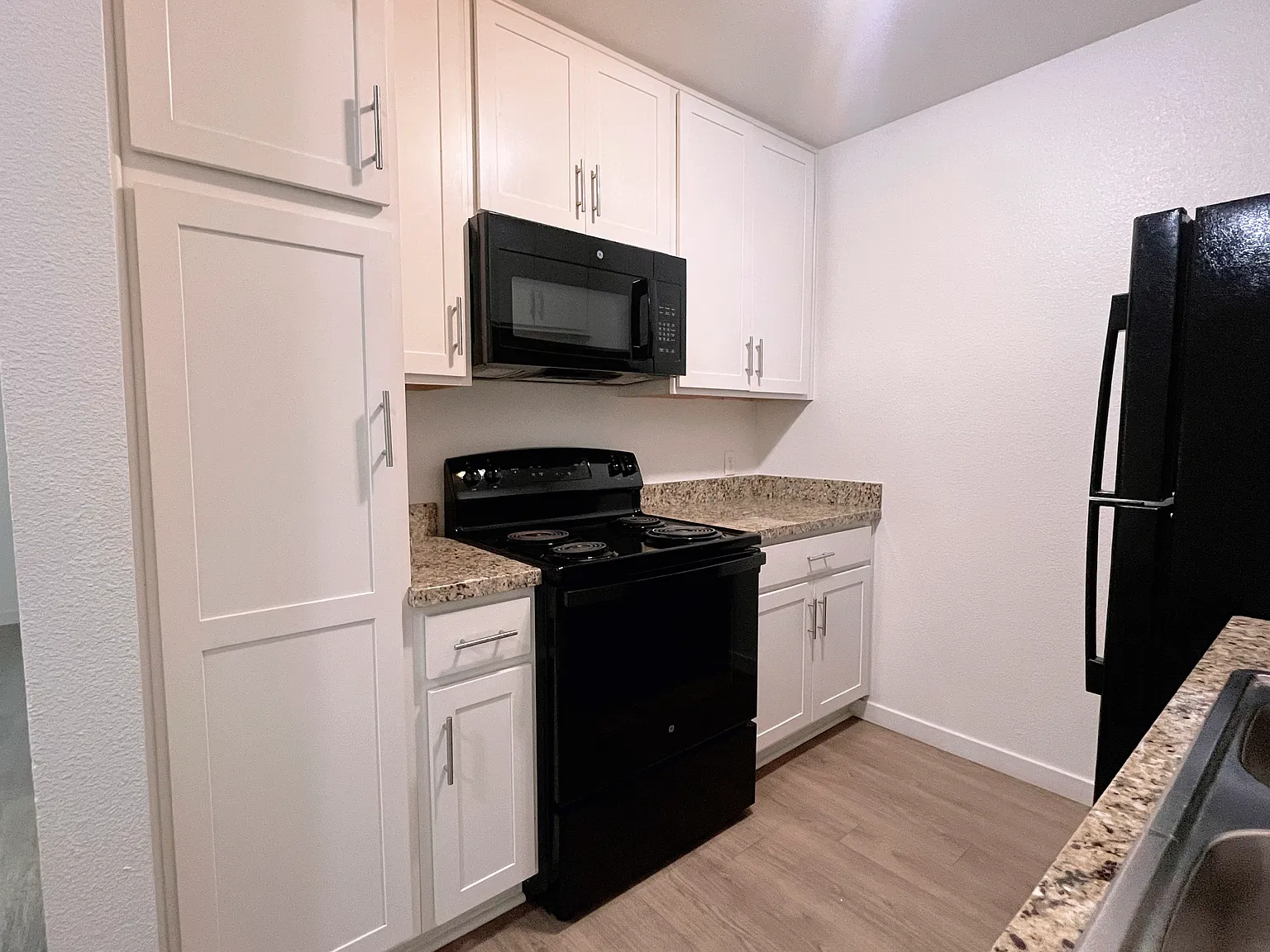 1166 B St. Apartments Yuba City — Photo 3
