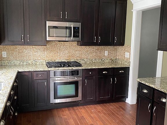 5th image of 744 W Delavan Ave