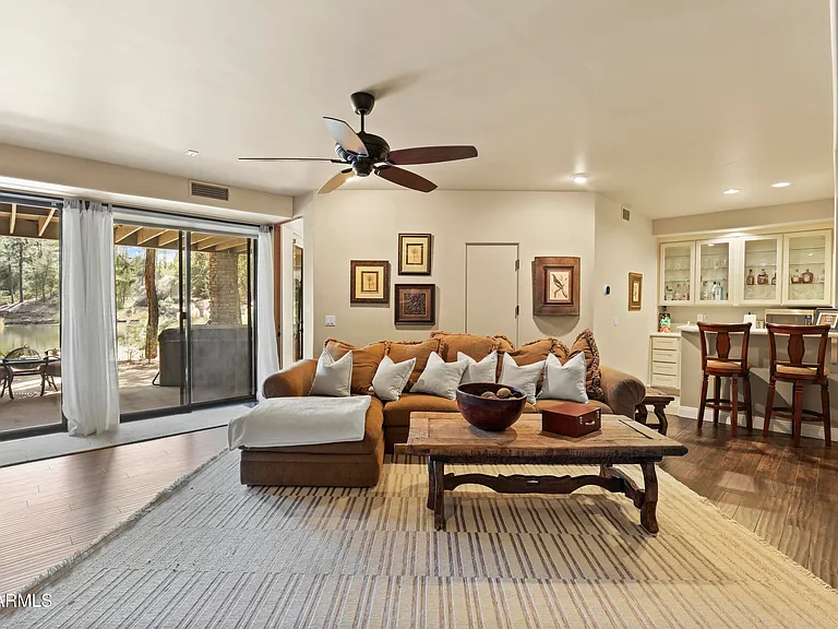 2609 E Pine Island Ln — Photo 24