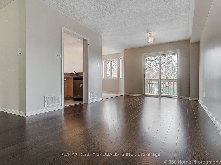 97 Piperbrook Cres — Photo 9
