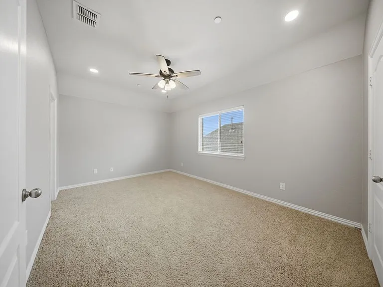 2140 Walnut Square Dr — Photo 10