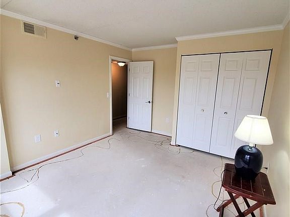 4th image of 3615 Country Club Dr