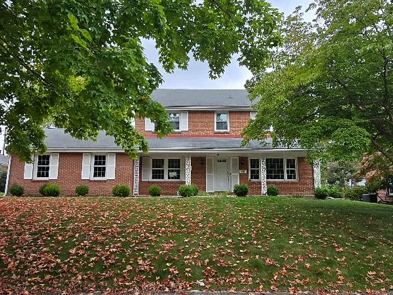 705 Ashford Rd — Photo 2