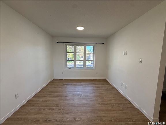 5th image of 764 Athol Street