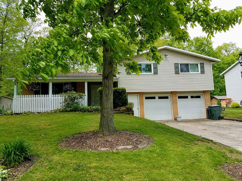 1st image of 815 Woodcrest Dr