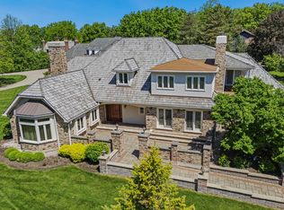 719 Midwest Club Pkwy, Oak Brook, IL 60523