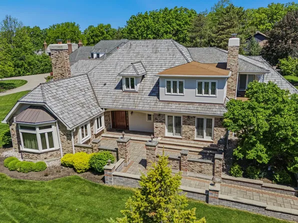 719 Midwest Club Pkwy, Oak Brook, IL 60523