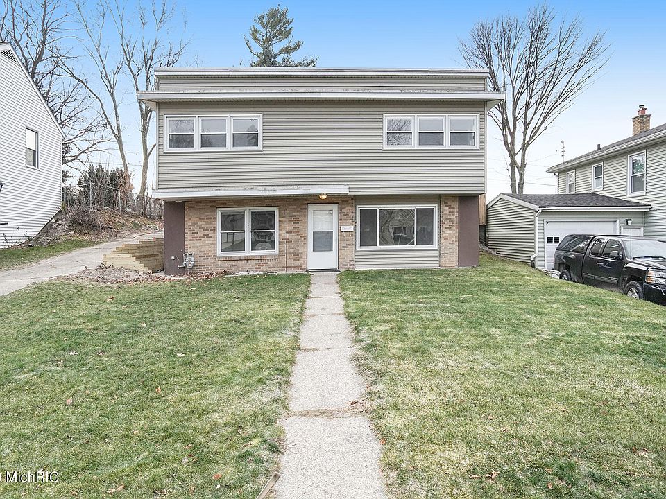 1st image of 1014 Washtenaw Dr NE