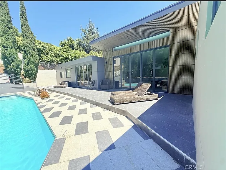 1801 Roscomare Rd — Photo 34
