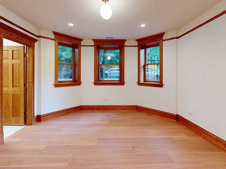 1233 N Hoyne Ave #G — Photo 3