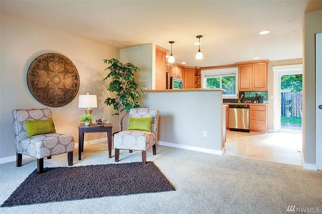3 bed, 1010 sqft, $3,399 — Photo 4