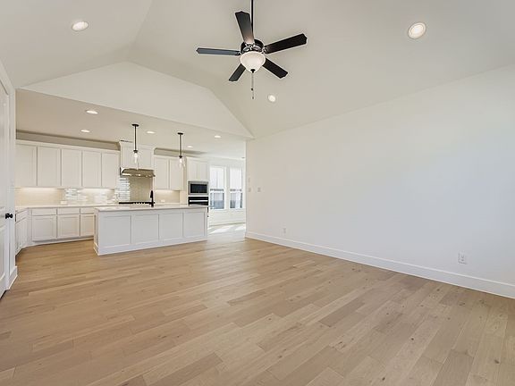 5th image of 6032 Silverstein St