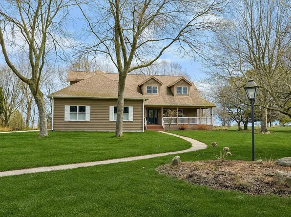 5001 S 10th STREET, Manitowoc, WI 54220