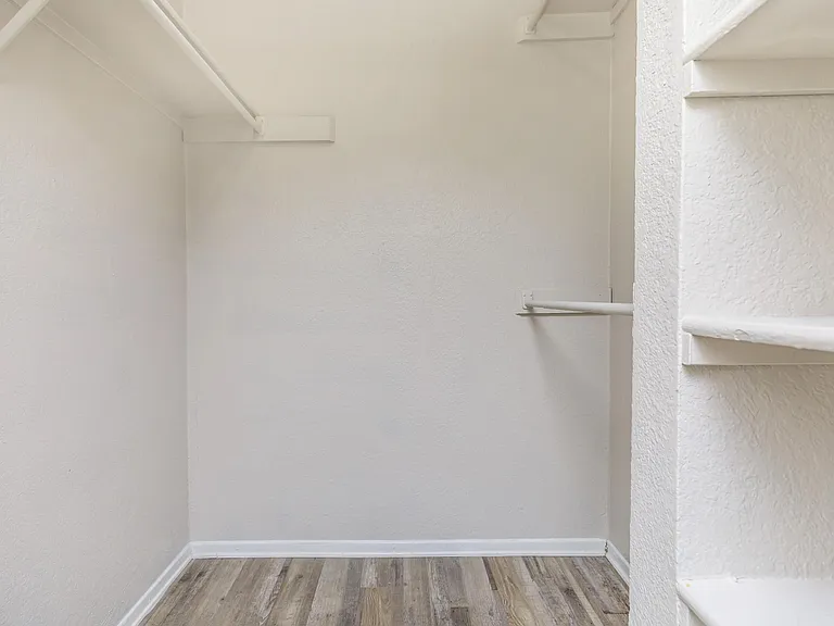Blakely Apartments — Photo 53