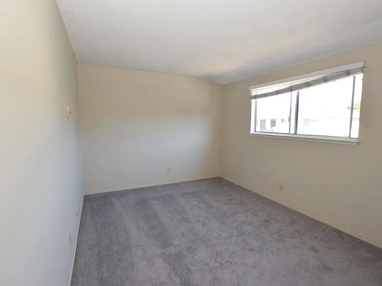 2670 Victoria Ave — Photo 1