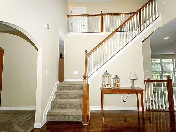 4th image of 8461 Vine Maple Way