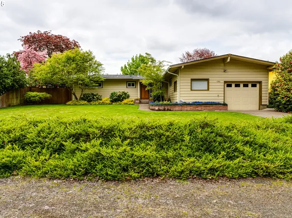 1286 Sunny Dr, Eugene, OR 97404