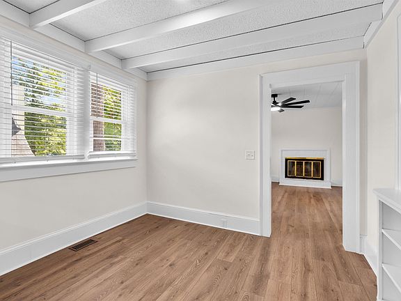 4th image of 514 Academy St