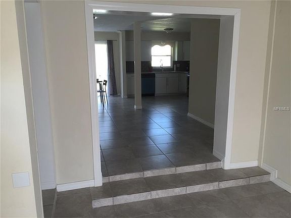 5th image of 931 Red Oak Ct