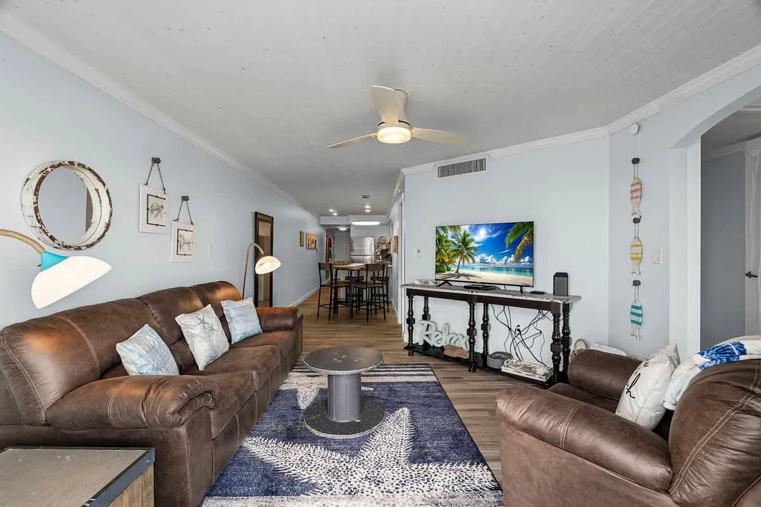 2 bed, 2.0 bath, 990 sqft, $7,866 — Photo 3