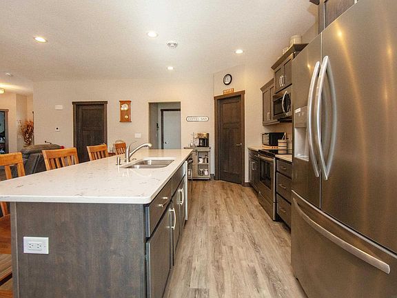 4th image of 485 Autumn Ln #1