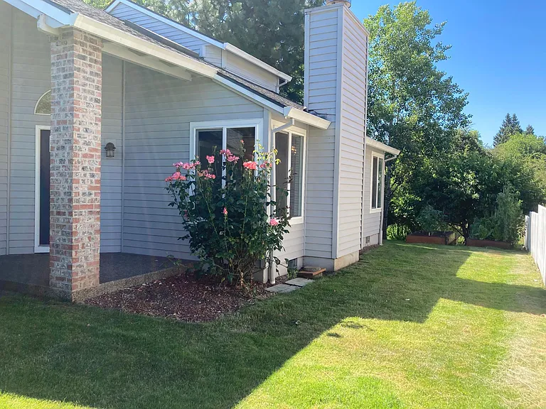 10526 SW Windsor Pl — Photo 2
