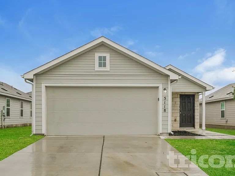 5118 Everett Loop — Photo 1