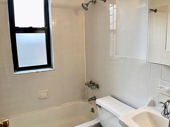 5th image of 1575 3rd Ave APT 5C