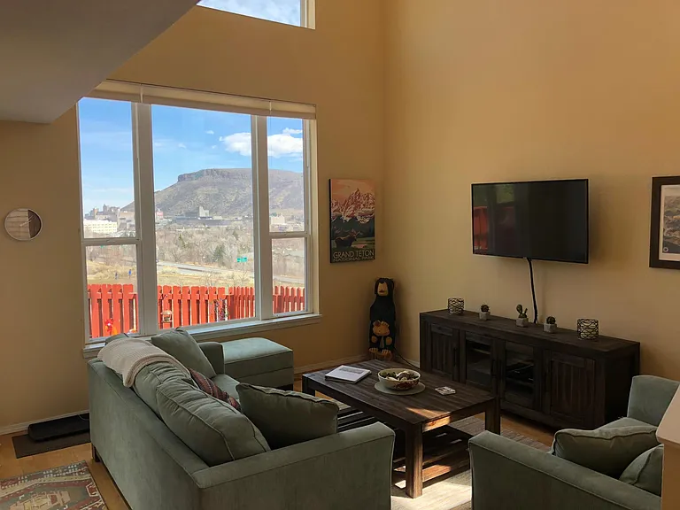 Main level living room