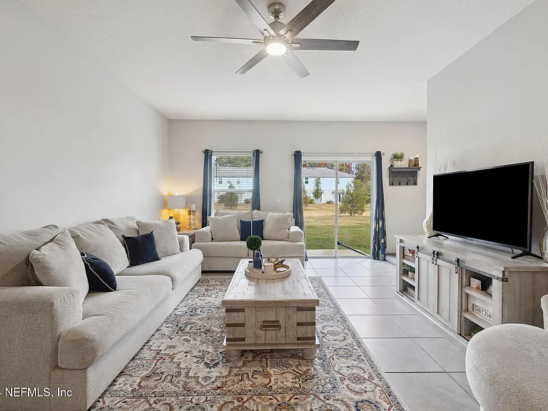 936 Capitol Pkwy — Photo 3