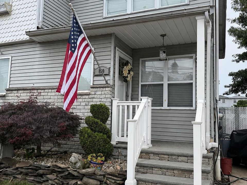1st image of 860 Bloomingdale Rd