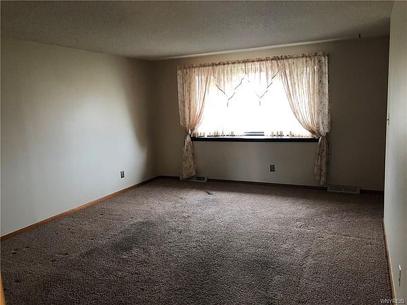 4th image of 180 Diane Dr