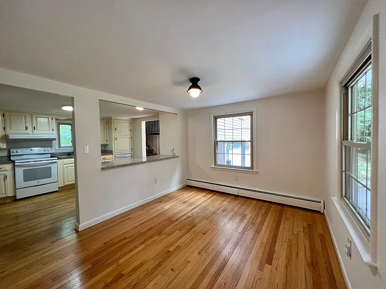 2 Hemlock Hill Rd — Photo 4