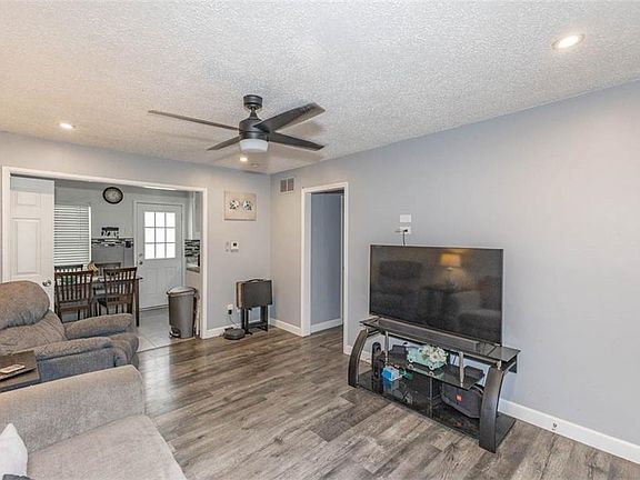 4th image of 2631 S 52nd St