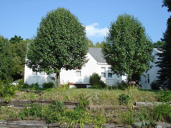 4th image of 1902 Old Main St