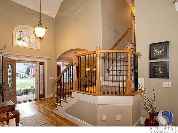 2nd image of 114 Wolf Hill Dr
