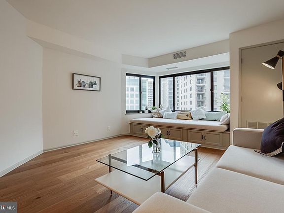 5th image of 900 N Stafford St APT 1114