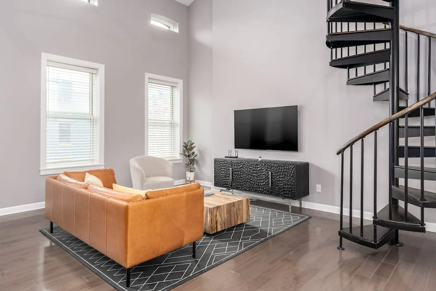 2 bed, 1.0 bath, 1453 sqft, $2,606 — Photo 3