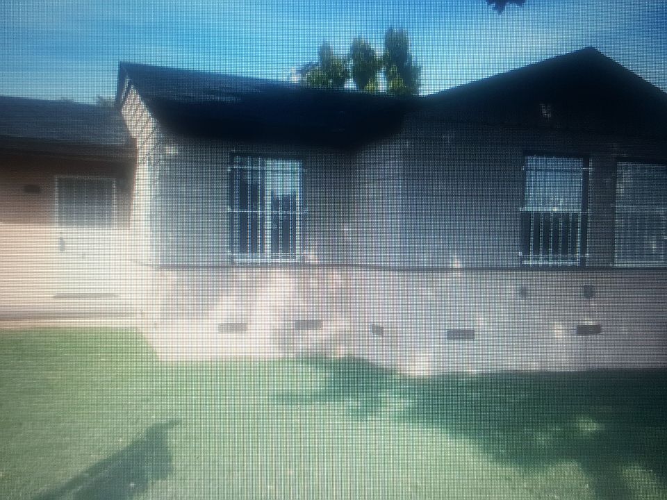 1st image of 945 E 118th Pl