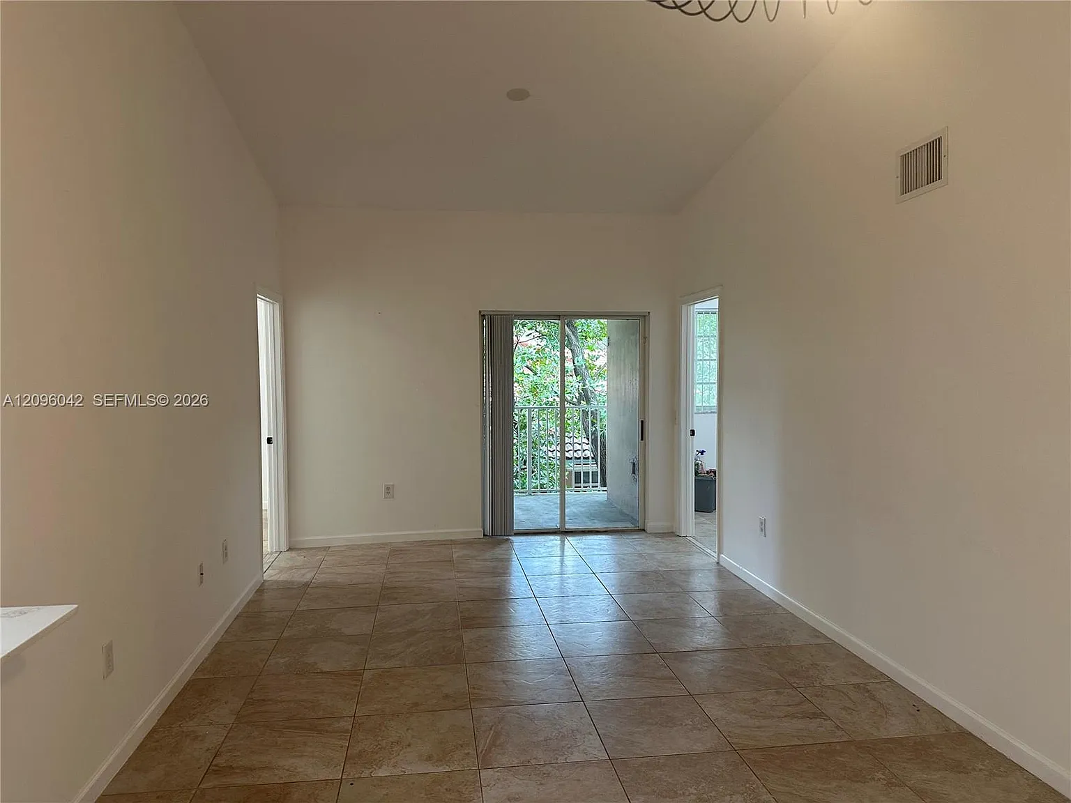 Serenity Palms Condo — Photo 4