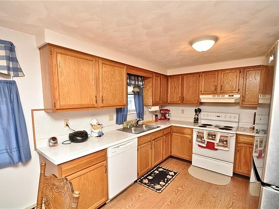 4th image of 910 Manchester Dr