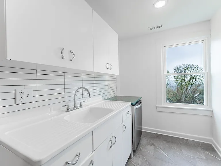 496 Dorsey Ave — Photo 6