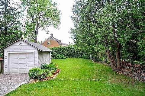 2nd image of 106 Burnhamthorpe Rd