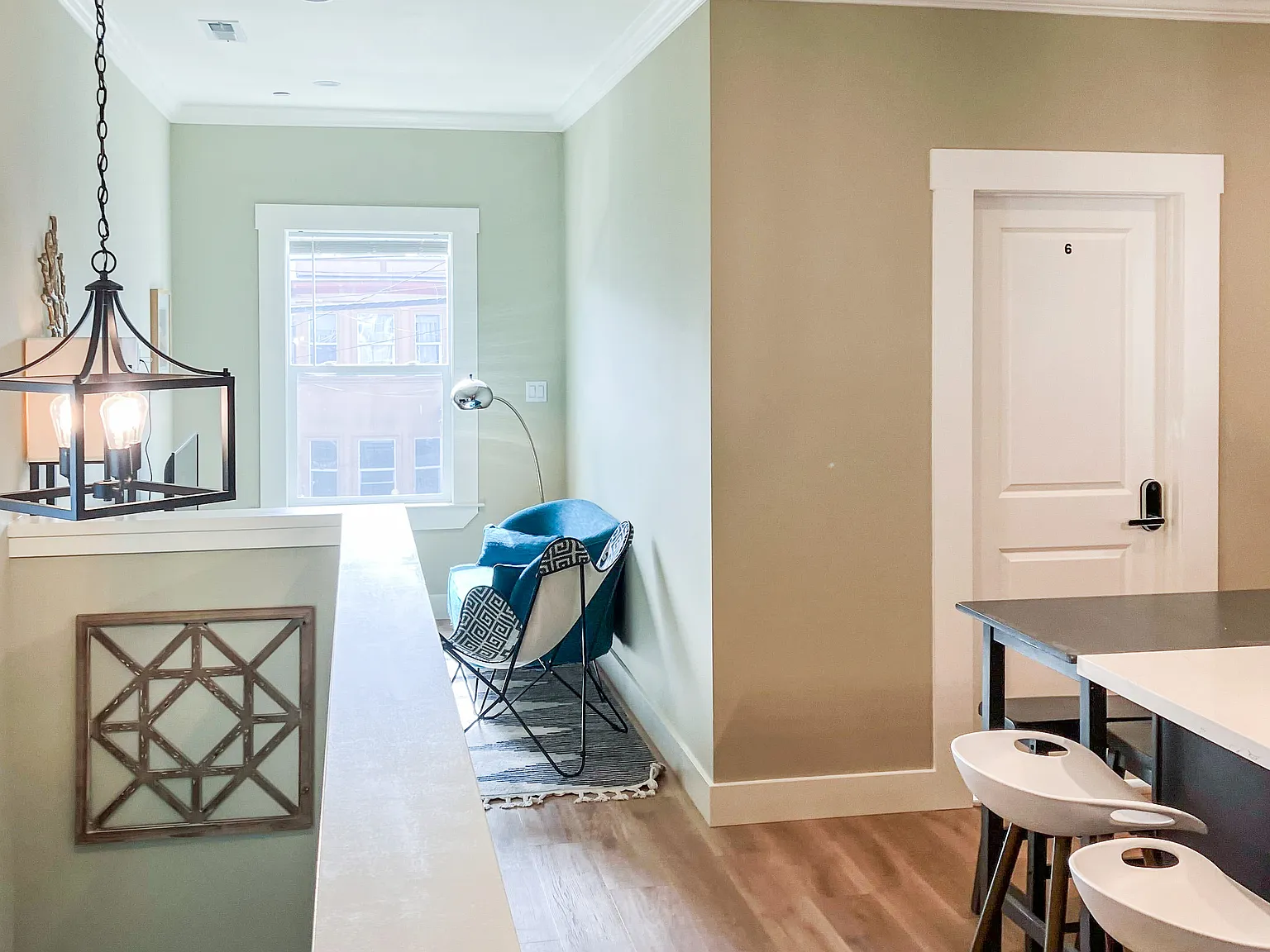 6 bed, 2169 sqft, $895 — Photo 2