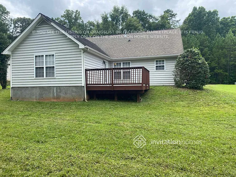 2420 Laura Dr — Photo 15