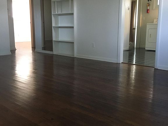 5th image of 525 E Southern Dr