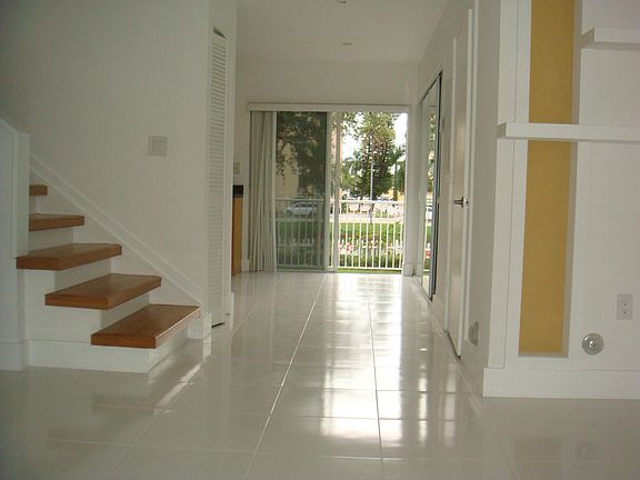 4th image of 2056 NE 167th St APT 1
