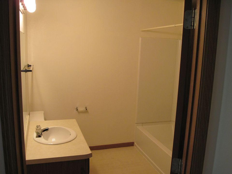2nd image of 1016 Riverbend Dr APT 202