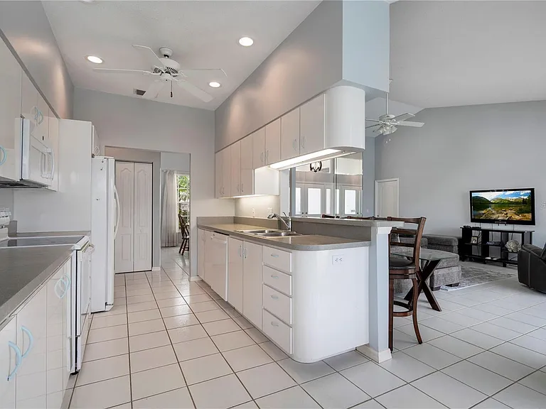 23420 Peachland Blvd — Photo 5
