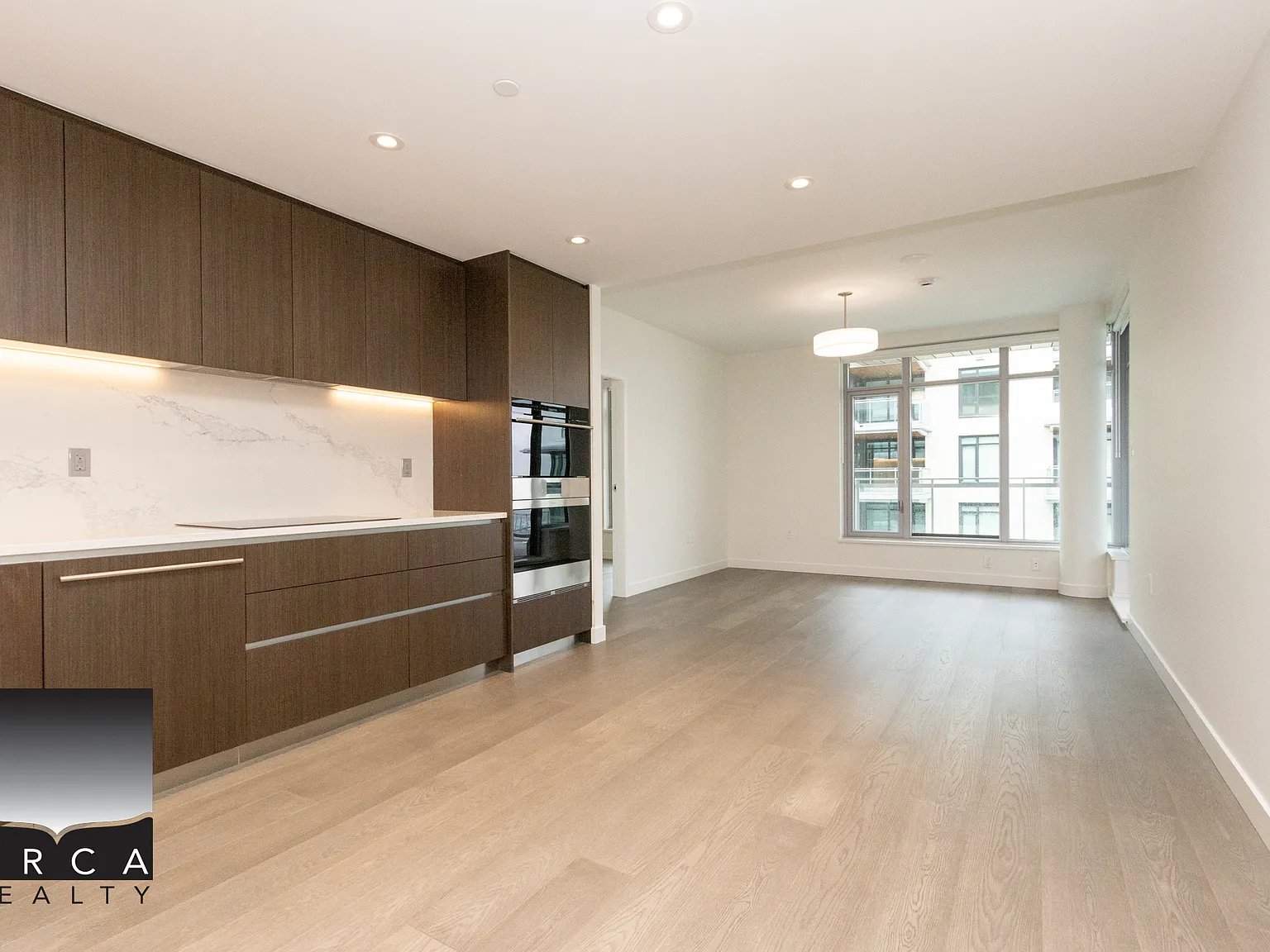 506 Harbour Way, North Vancouver — Photo 2